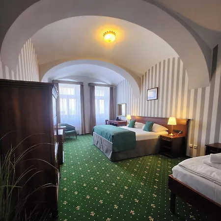 Morris Hotel