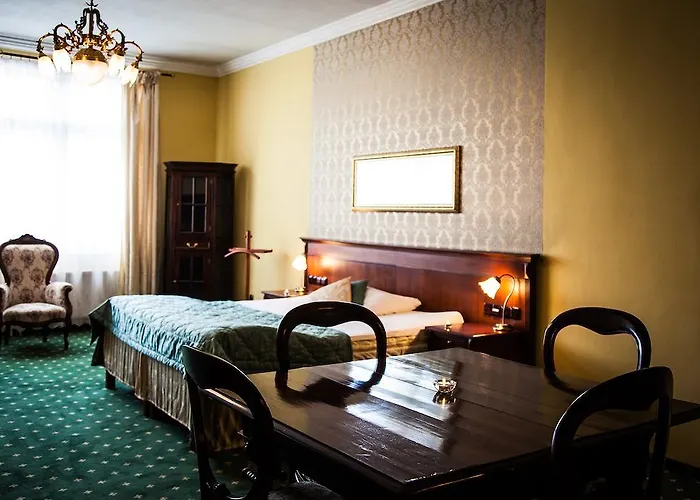 Morris Hotel